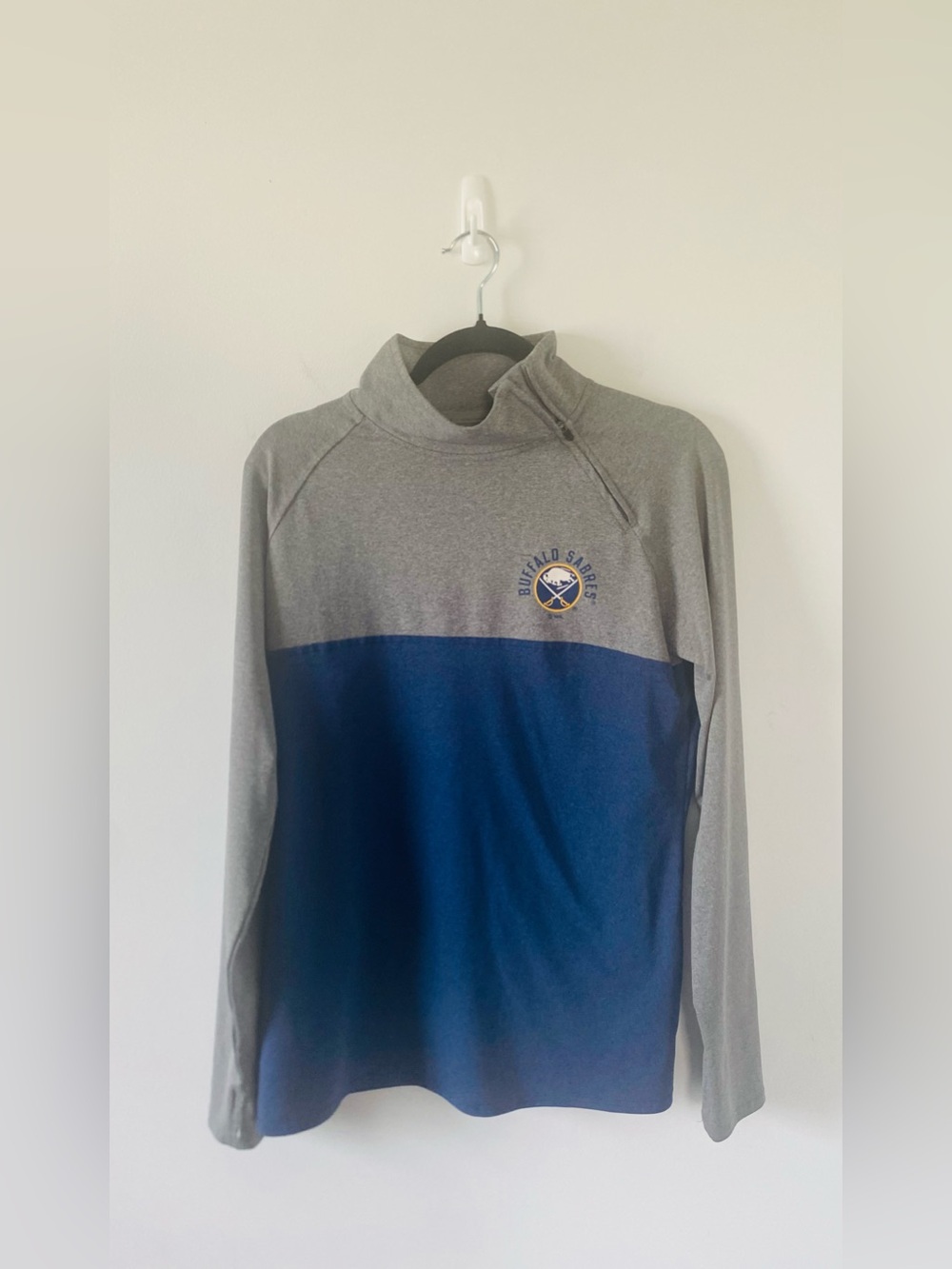 Women’s NHL Buffalo Sabres Color Block Quarter Zip Pullover Size L Athleisure